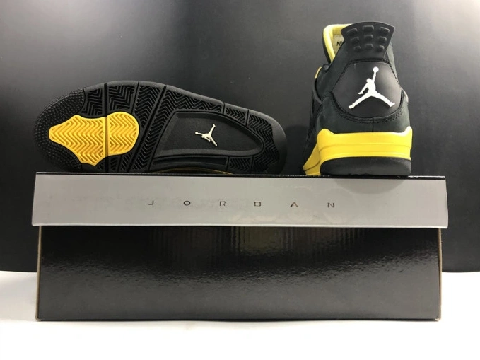 308497-008 Air Thunder Retro Jordan 4 1022